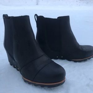 Sorel Lea Wedge Black boots!